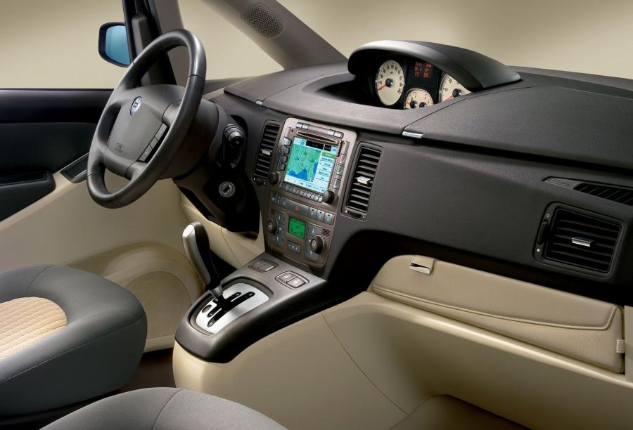 Интерьер Lancia Musa (350) 2004 года  (фото 21 из 79)